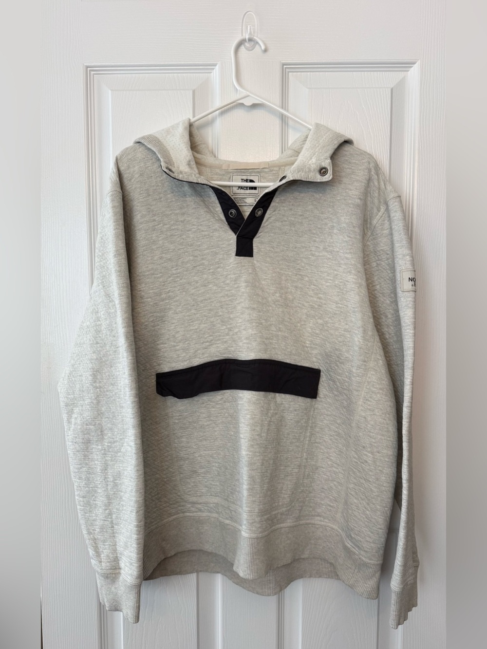 Men’s The North Face Light Gray Textured Pullover Hoodie with Dark Navy Trim-XL